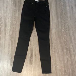 NEW! Size 3 |Black MUDD Skinny Jeans